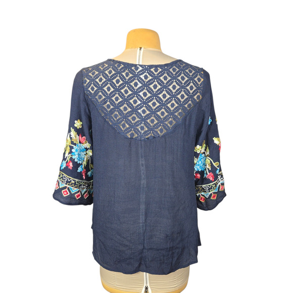 Fig & Flower Women's 1X Navy Blue Floral Embroidered Crochet V-Neck Blouse Top - Picture 4 of 10